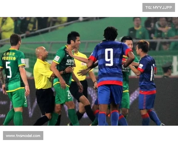 李铁红牌离场后俱乐部恐受罚 送30万给王小平求解困